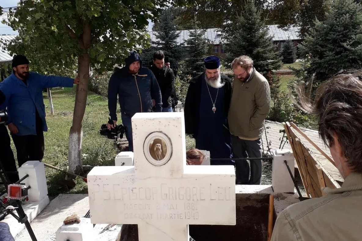 A început deshumarea fostului Episcop Grigore Leu