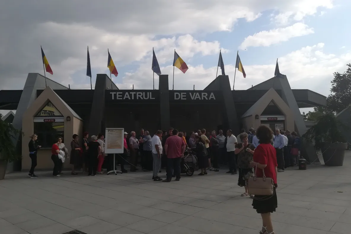 Vaslui: Coadă la cultură
