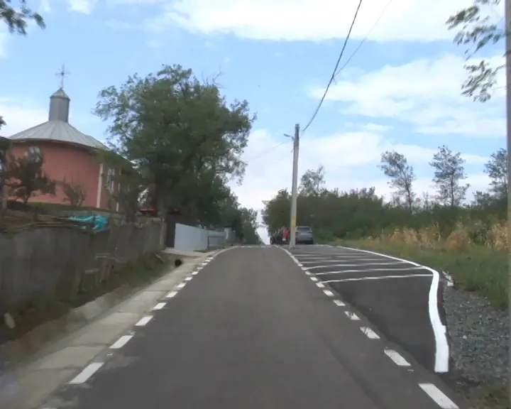 Încă 4 km de drum asfaltat la Viișoara