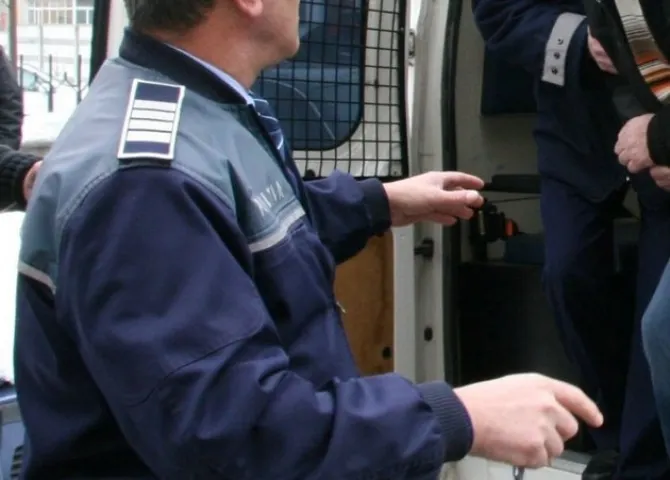 Un bărbat din Grivița suspectat că şi-a abuzat fata vitregă, arestat preventiv