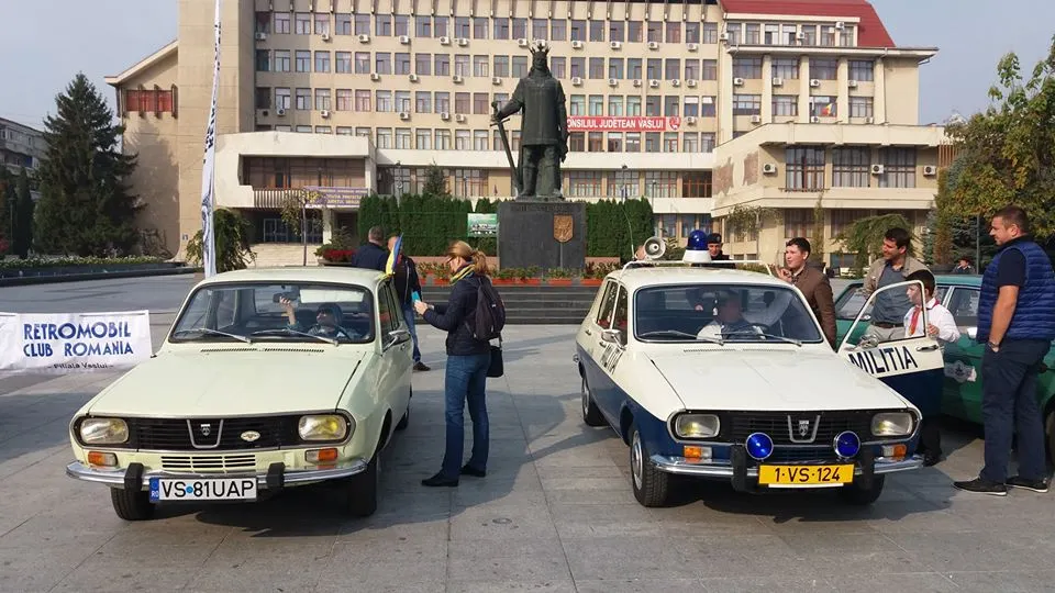 Miliția a fost atracția zilei la Retro Parada Toamnei