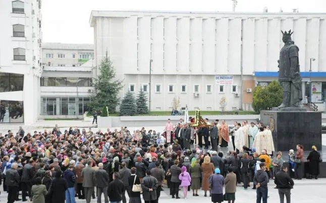 Procesiune cu veșmintele Sfintei Parascheva la Vaslui