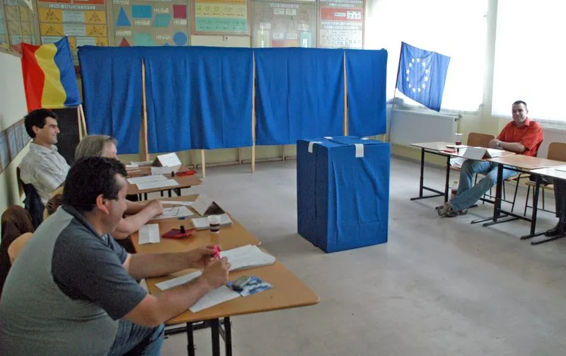 O secție de votare din Bârlad, s-a deschis mai târziu din cauză că a întârziat președintele