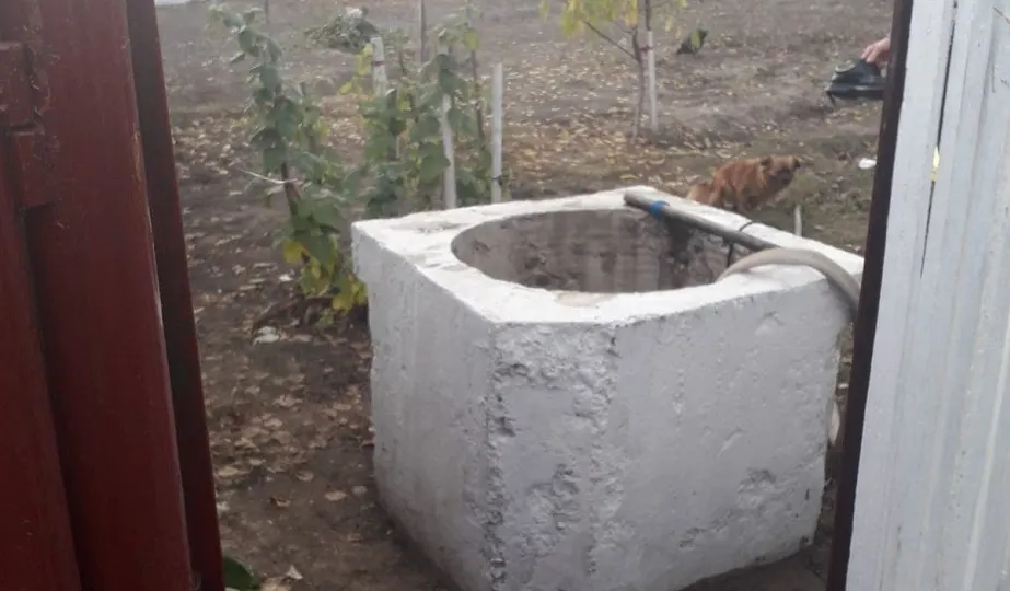 Gherghești: intervenție SMURD în cazul unui bărbat care „a vrut să vadă fântâna pe interior”