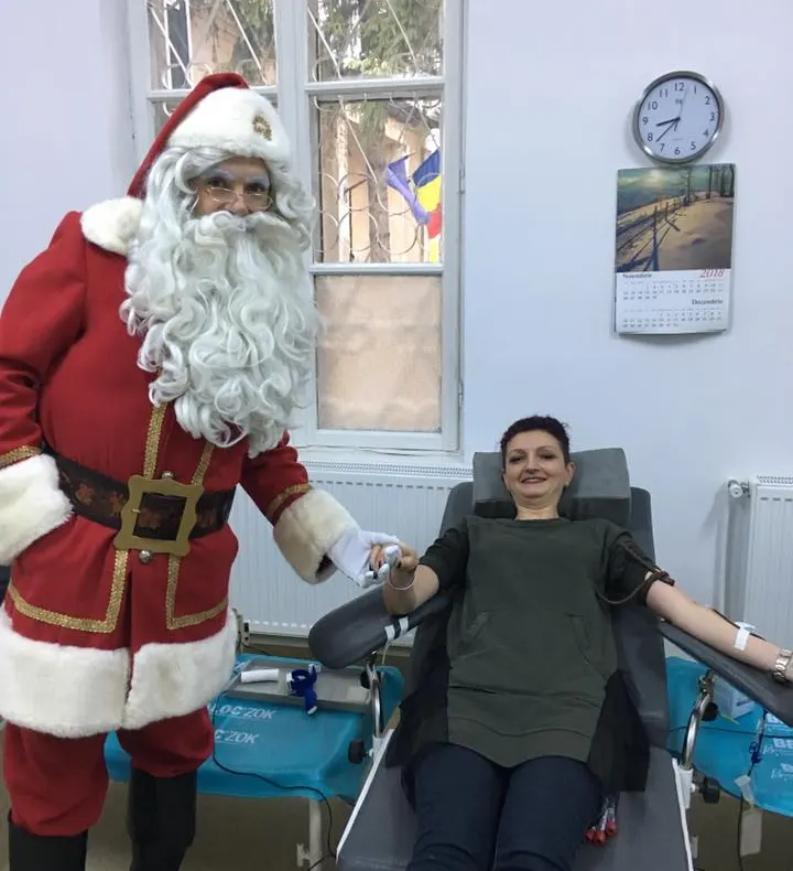 Moș Crăciun a donat sânge