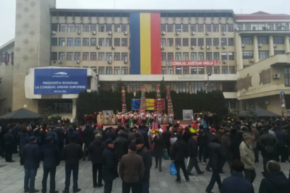 Pesediștii au primit urători în centrul Vasluiului