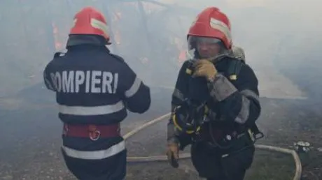 Un hușean a făcut atac de panică după ce și-a văzut casa cuprinsă de flăcări