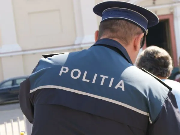 Vasluian, beat și fără permis, s-a răsturnat cu mașina furată
