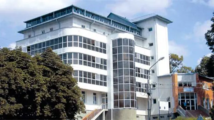 Clădirea fostului spital din Negrești ar putea fi transformată în cămin de bătrâni