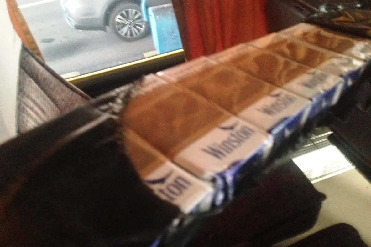 Ţigări de contrabandă, ascunse în sistemul de ventilaţie