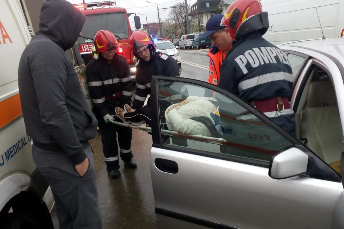 Accident în Vaslui: O gravidă, victimă a evenimentului, transportată la spital
