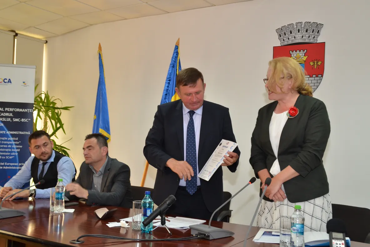 Primăria Vaslui a primit certificatul de management al calității serviciilor