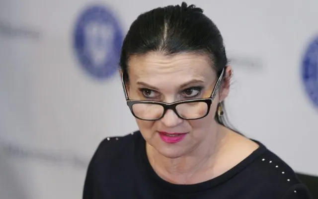 Ce spune ministrul Sănătății despre ambulanța împotmolită la Delești