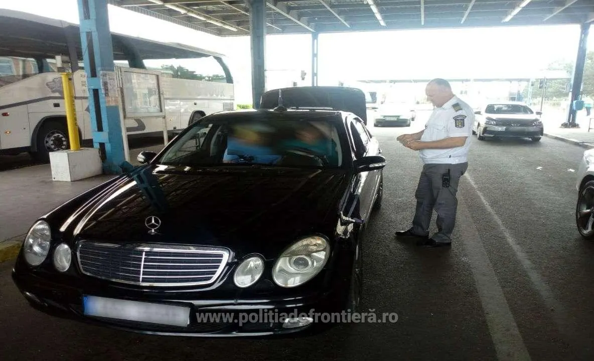 Vehicule radiate din circulaţie, descoperite în trafic de polițiștii de frontieră de la Vama Albiţa