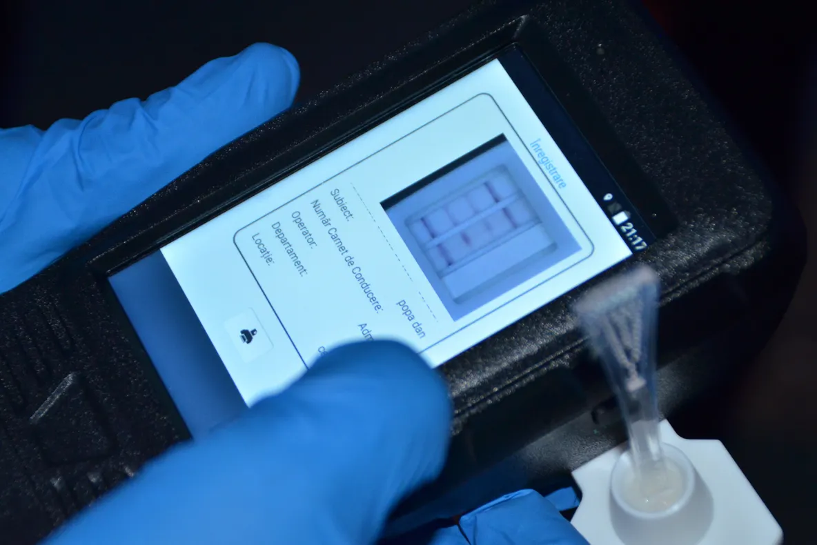 Polițiștii rutieri i-au testat pe șoferi cu aparatul Drug Test