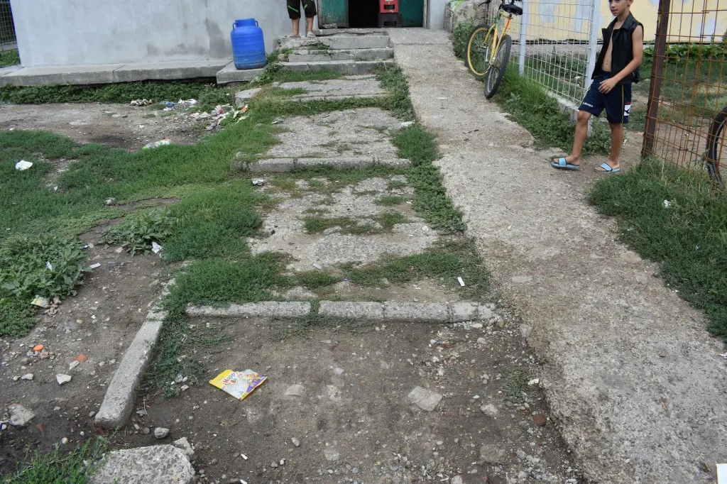 Lucrări de igienizare la blocurile de locuințe sociale din Bârlad