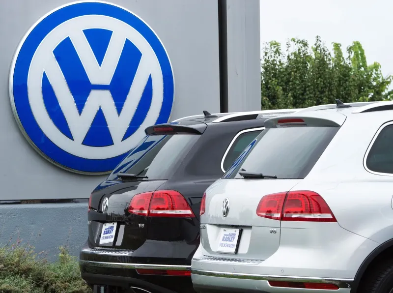 Volkswagen, în pragul unei restructurări uriașe: până la 50.000 de angajați afectați. Sindicatele din Germania amenință cu proteste