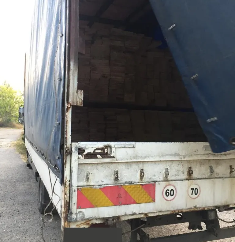 Tomești: Un autocamion a ars ca o torță din cauza neatenției - GALERIE FOTO