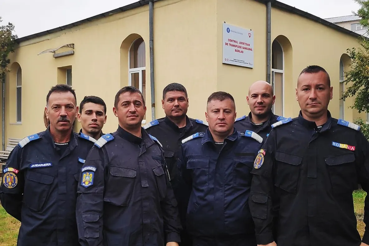 Jandarmii vasluieni au donat sânge pentru fetița de 2 ani