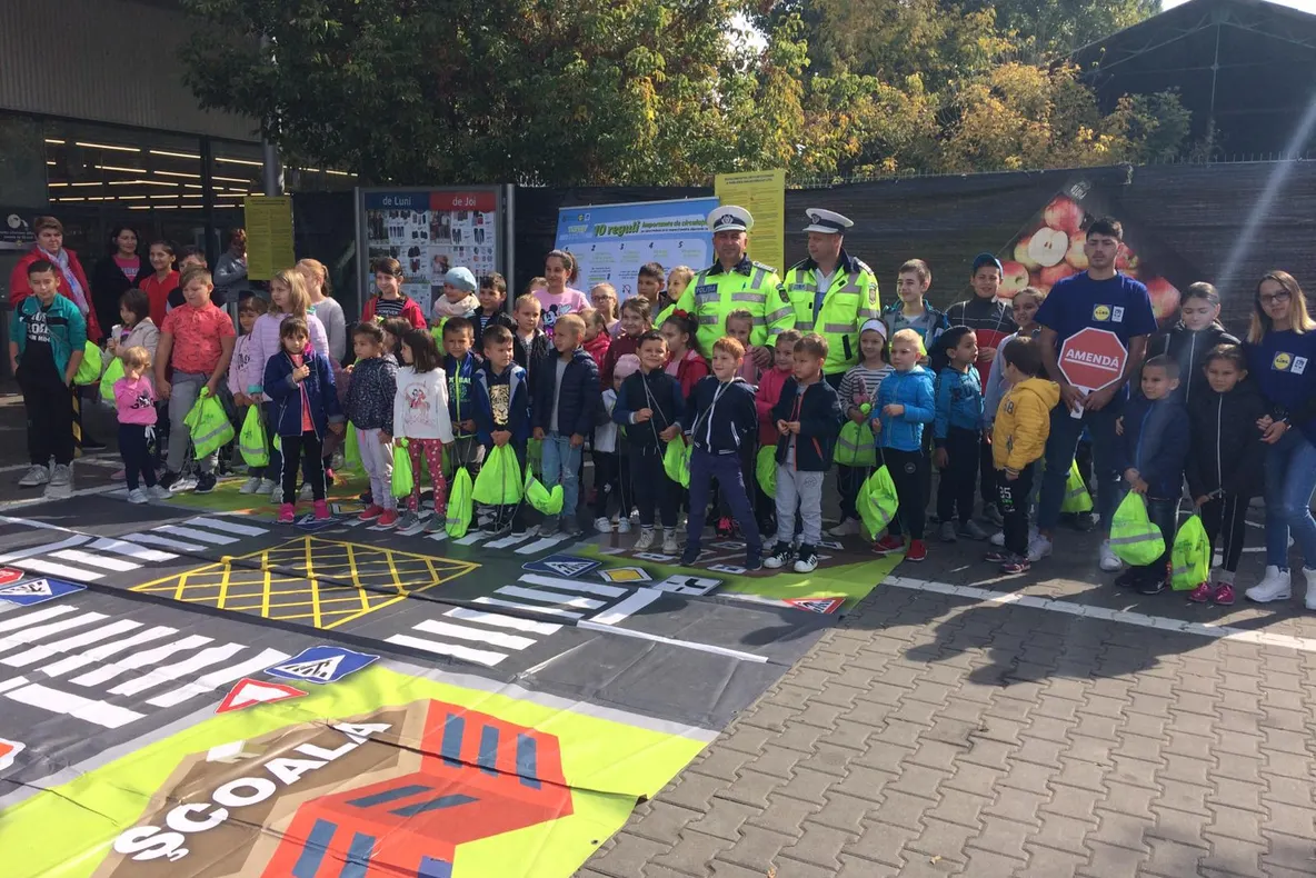 Polițiștii vasluieni au dat ”Verde la educație pentru circulație”