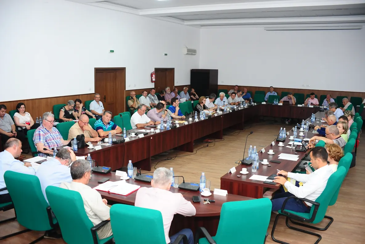 Primăriile din județ primesc noi fonduri de la CJ Vaslui