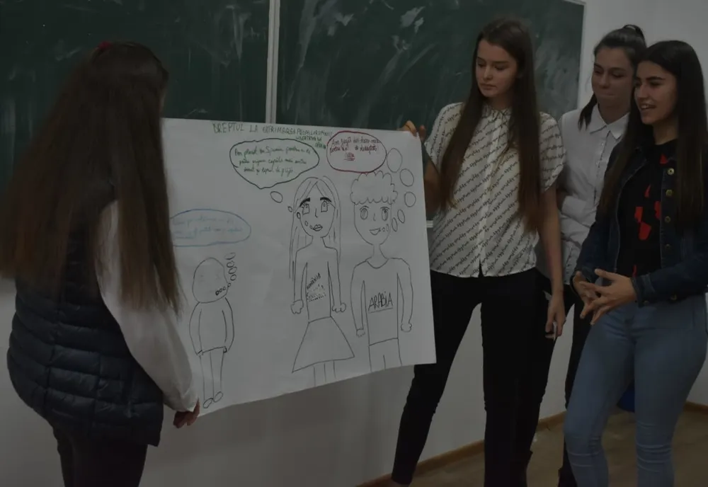 Elevii de la Liceul ”Nicolae Iorga” Negrești au promovat drepturile copiilor, printr-un concurs