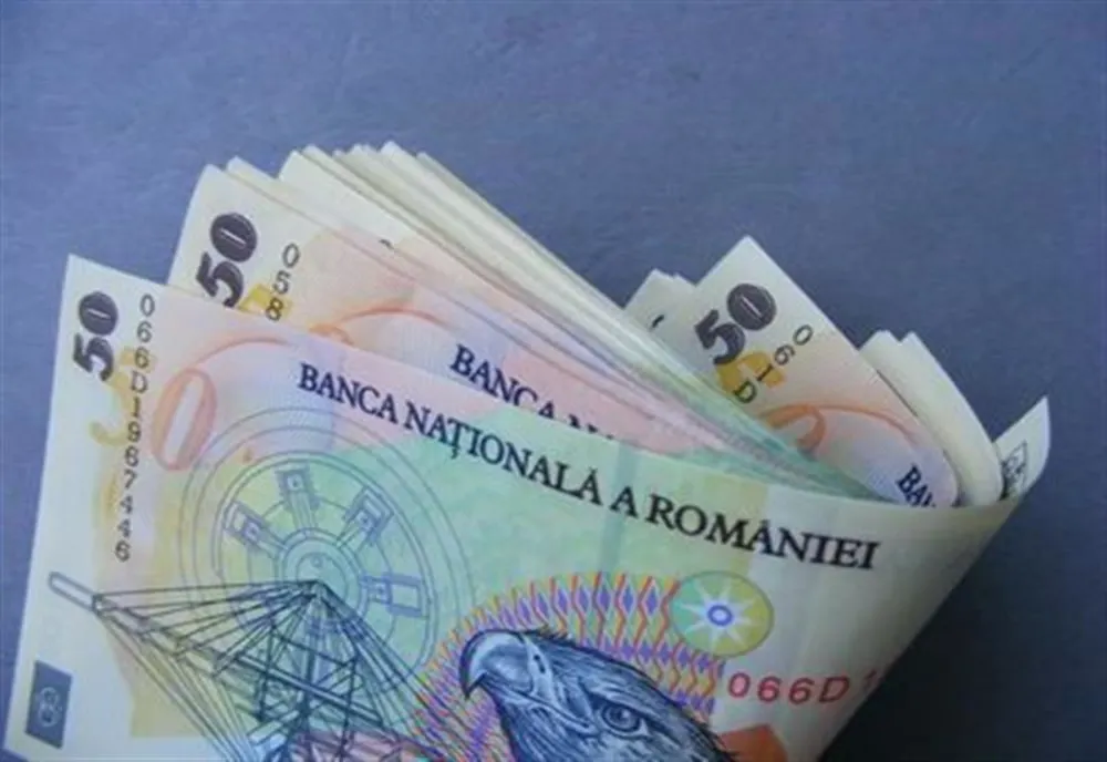 Atenție cui dați drumul la ușă: O femeie s-a ales ales cu niște fructe de pomană în schimbul a 12.000 de lei!