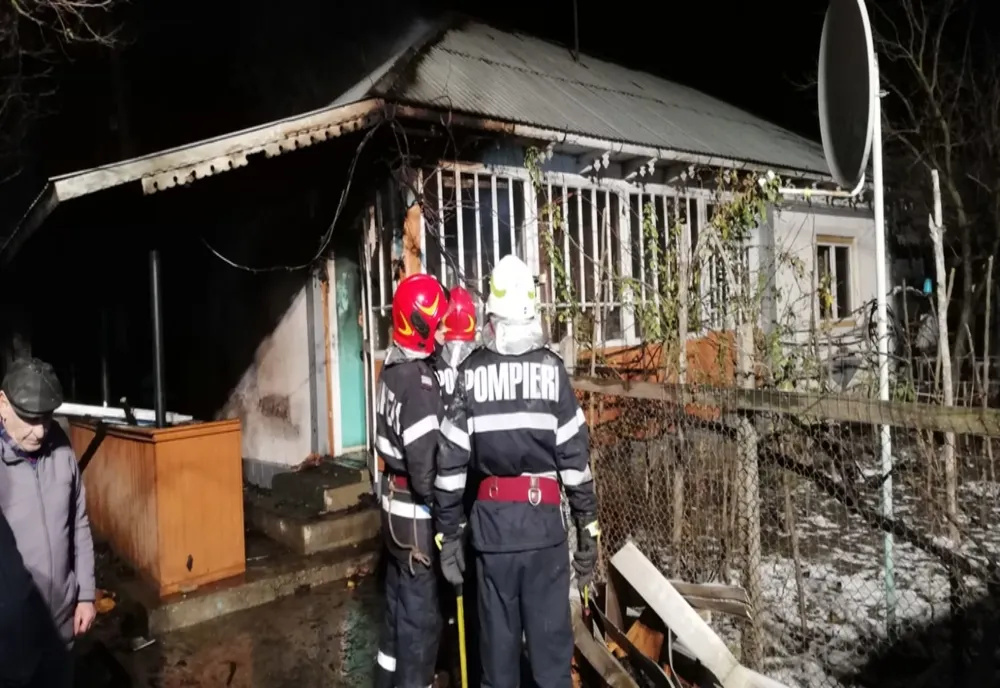 O femeie a ars de vie, în locuința sa,  în noaptea dintre ani - FOTO&amp;VIDEO