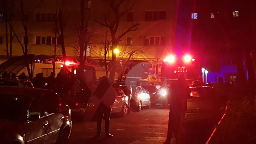 Incendiu într-un apartament din Bârlad! Pompierii au găsit o persoană în stare de inconștiență