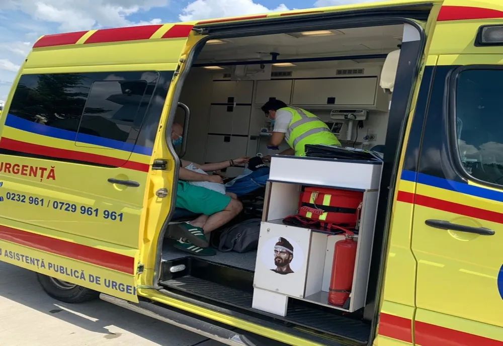 UPDATE. Femeie cu arsuri pe mâini, picioare și abdomen, după ce a vrut să „pârlească” o pasăre cu spirt!