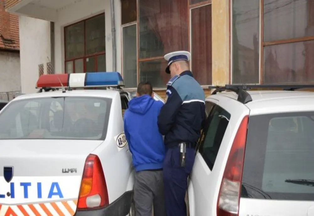 Șantajist din Iași, reținut de polițiști după ce a amenințat o tânără din Vaslui cu publicarea unor poze indecente pe internet
