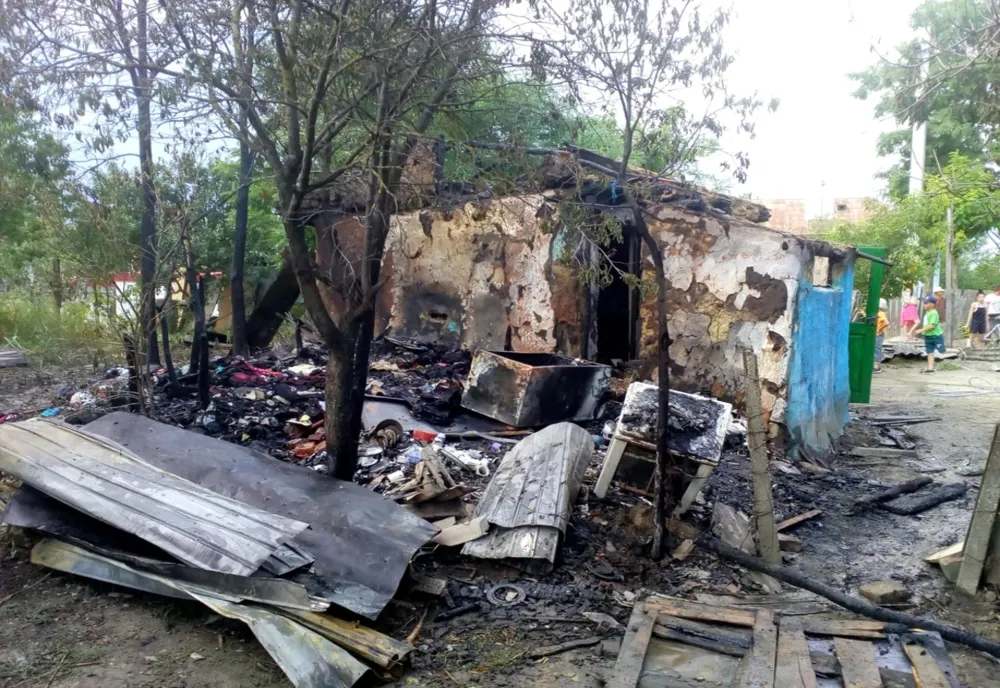 Incendiu la Crivești. Casă mistuită de flăcări