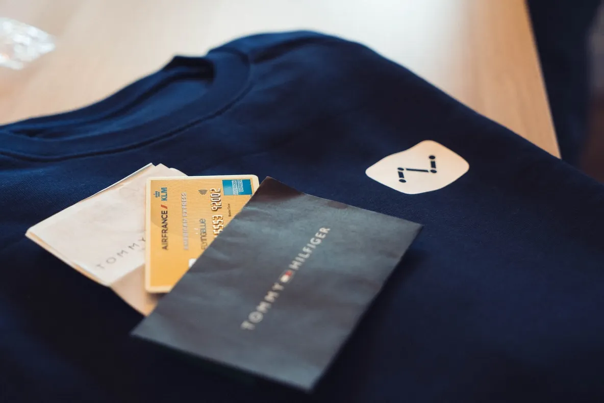 Istoria lui Tommy Hilfiger, fondatorul unui brand cu vânzări uriașe (P)