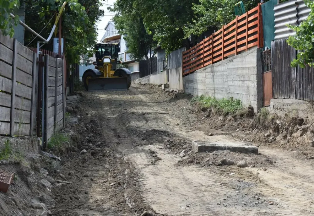 Încă trei străzi pregătite pentru asfaltare 