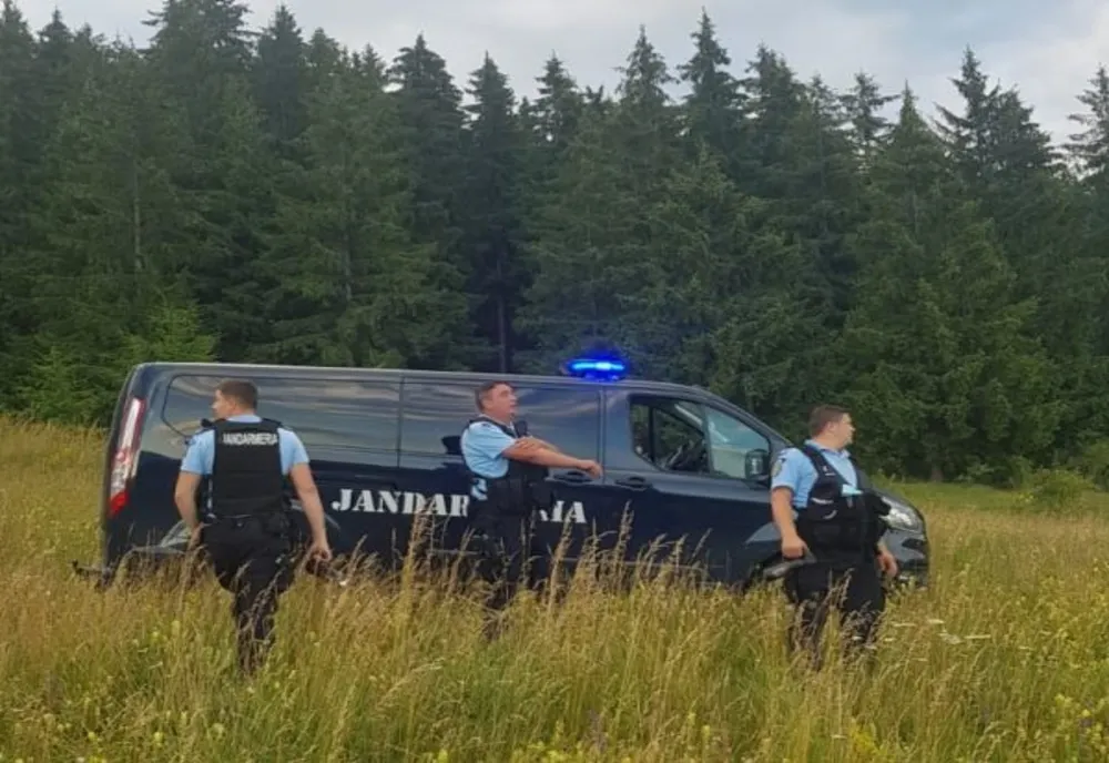 SCANDAL în Murgeni! Mai multe echipaje de jamdarmi și poliție au intervenit pentru a aplana conflictele dintre două clanuri