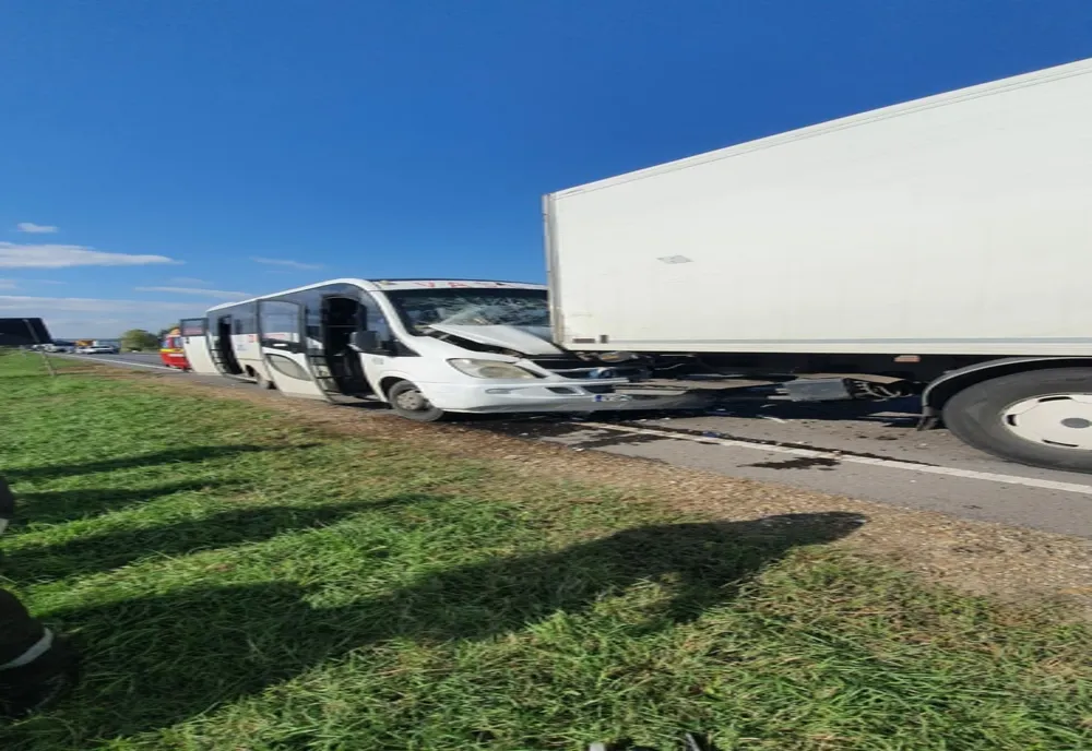 O tânără de 18 ani, însărcinată, a ajuns la spital în urma unui accident rutier
