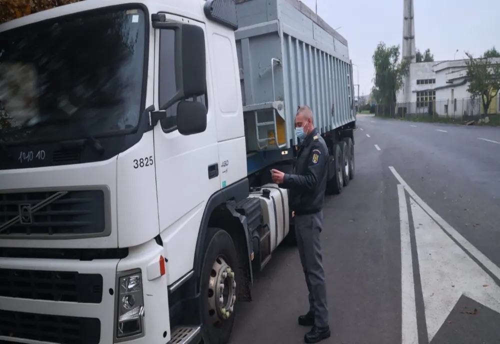 Autovehicul cu număr fals de înmatriculare, descoperit în Albiţa
