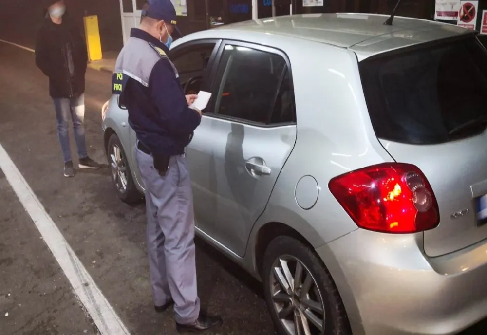 Cetăţeni moldoveni  depistați cu acte false în Vama Albița