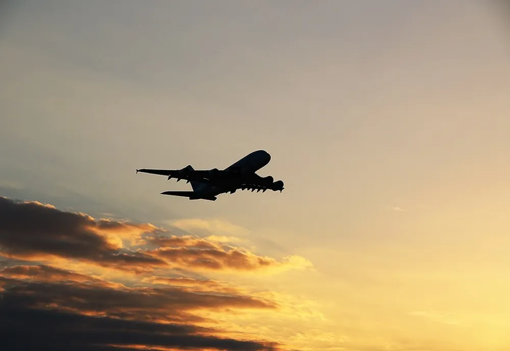 Povestea tânărului care a supraviețuit agățat de roata avionului, după un zbor de peste 9.000 de km
