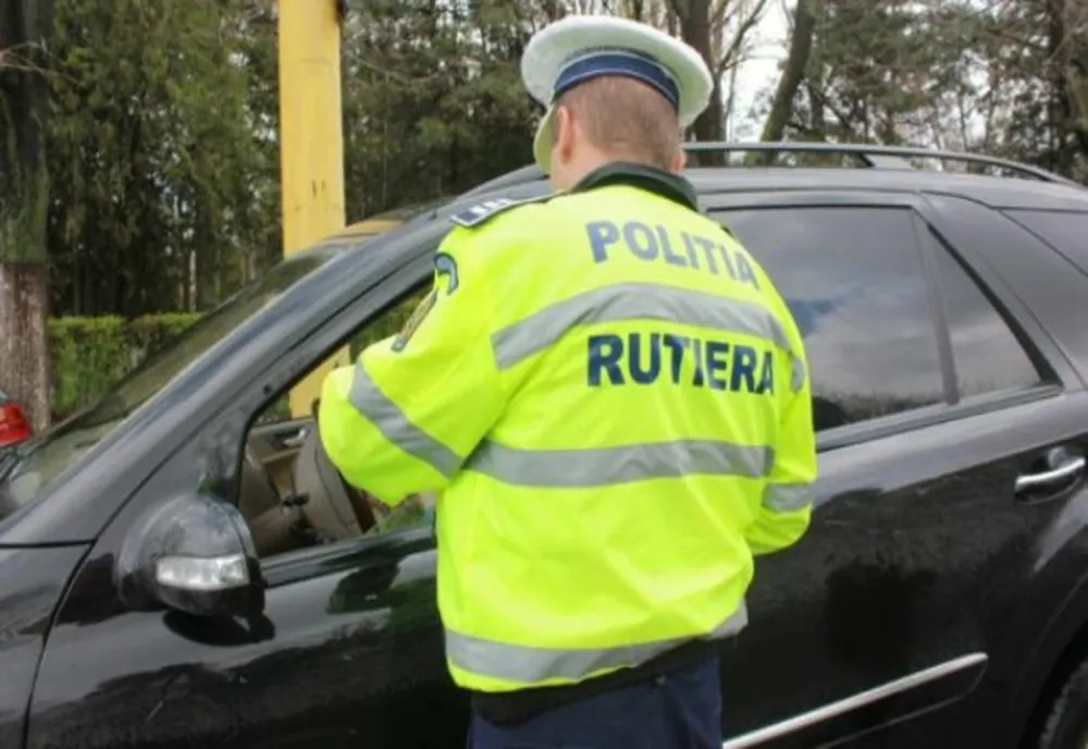 Ce au descoperit polițiștii după ce au oprit în trafic un șofer din comuna Oșești