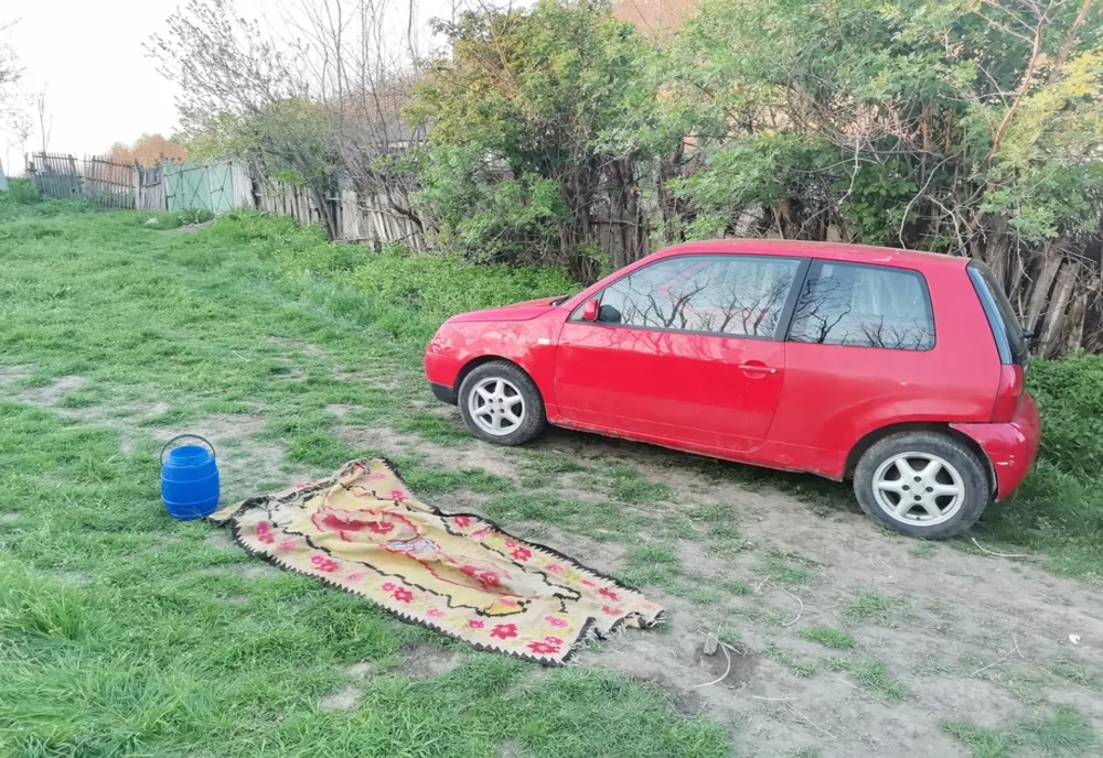 Tânăr de 18 ani, prins sub o mașină! Echipajul medical a reușit să-l resusciteze