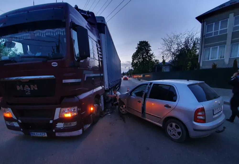 Accident rutier în Huși: tamponare între un TIR și un autoturism