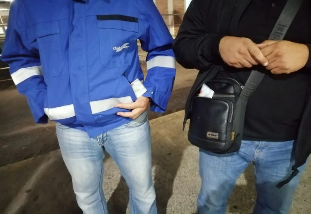 Două cărți de identitate românești false cumărate cu 250 de euro fiecare au adus posesorilor dosare penale