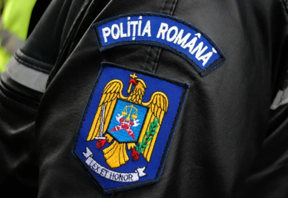 Polițist bătut cu poșetele în cap, de două femei din Murgeni!