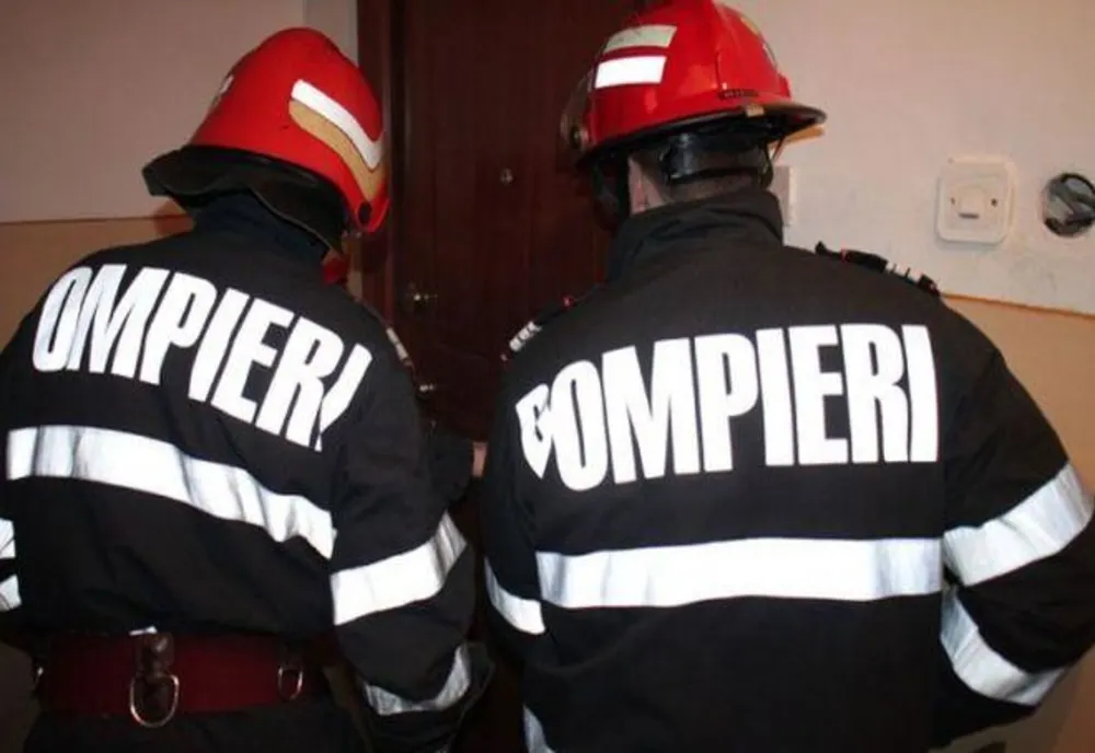 Femeie salvată de pompieri