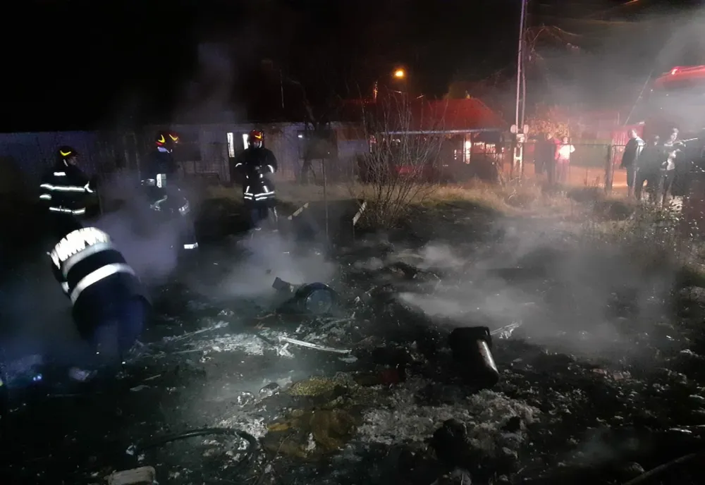 Rulotă mistuită de flăcări în Vaslui