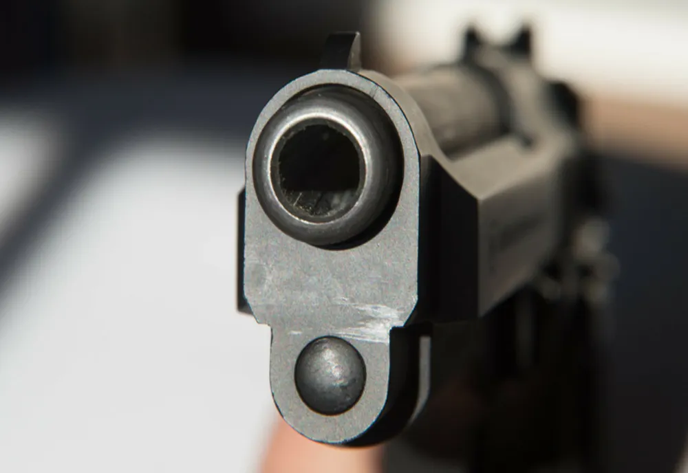 S-a tras cu arma la Bârlad, asupra unui autotusim! Totul s-a întâmplat pe bulevardul Republicii
