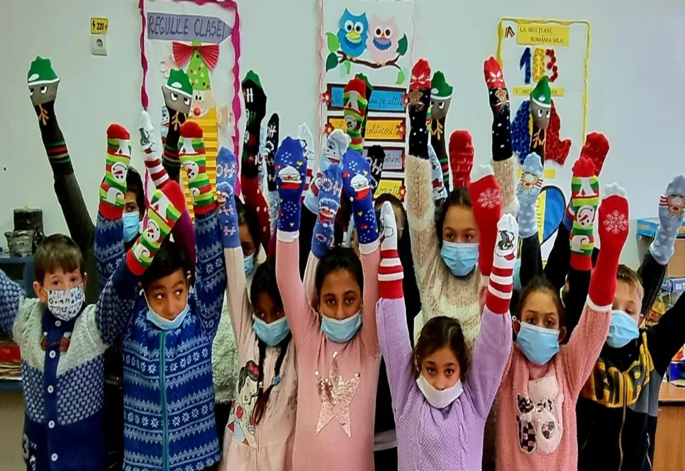 Polițiștii vasluieni au împărţit, ca în fiecare an, cadouri copiilor de la Centrul Şcolar pentru Educaţie Incluzivă Negrești 