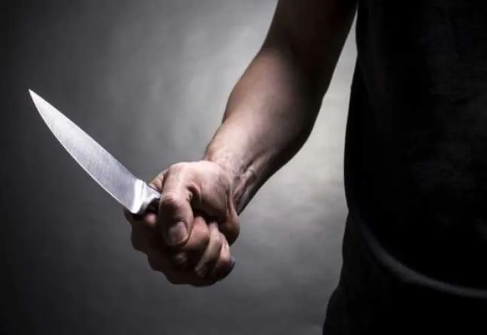 Doi tineri au băut alcool împreună, până când unul dintre ei a ajuns la spital înjunghiat în picior