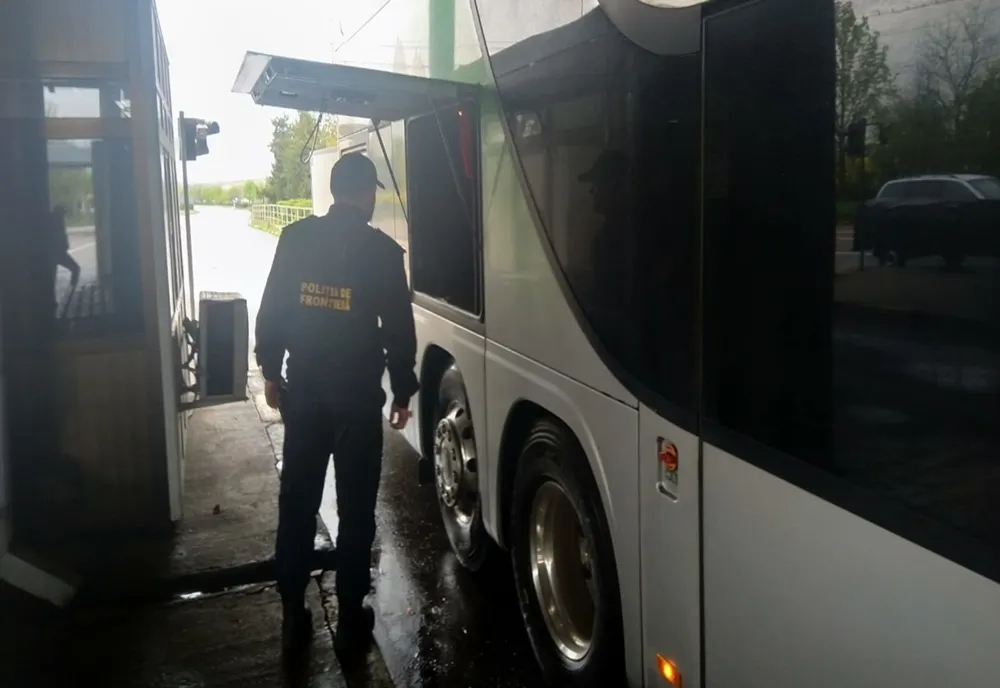 Ţigări de contrabandă cu destinaţia Italia, confiscate la frontieră